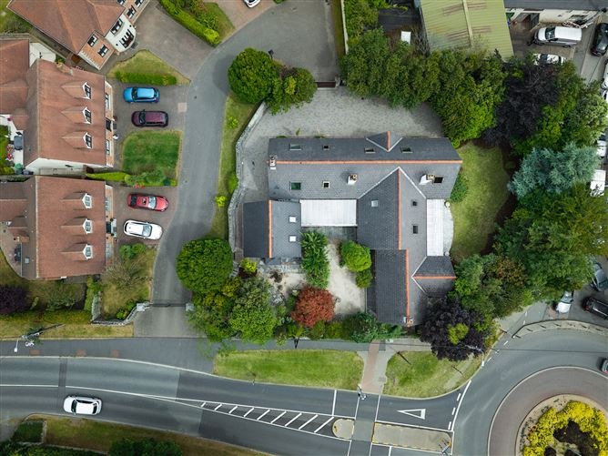 6 Bed Detached House